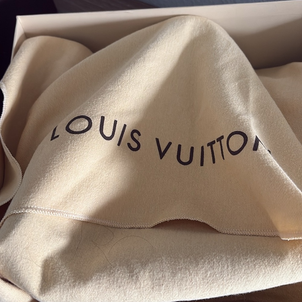 LOUIS VUITTON speedy 30 Damier. Authentic
EUC - Picture 10 of 10